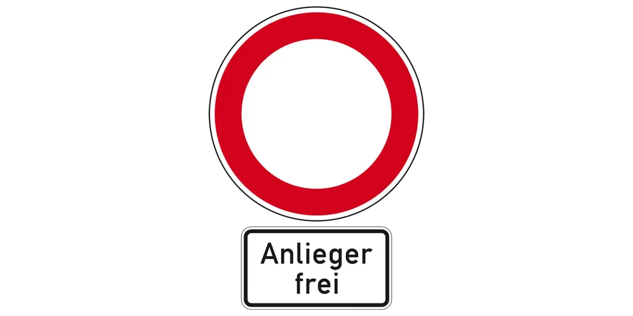 Verkehrsschild: Durchfahrt verboten, aber Anlieger frei.