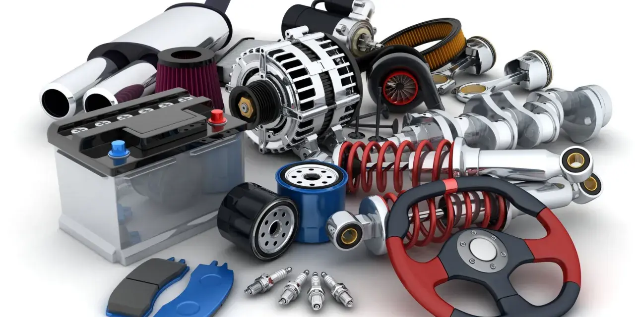 Gros plan sur un assortiment de pièces automobiles : batterie, filtres, bougies, amortisseurs, volant, etc.
