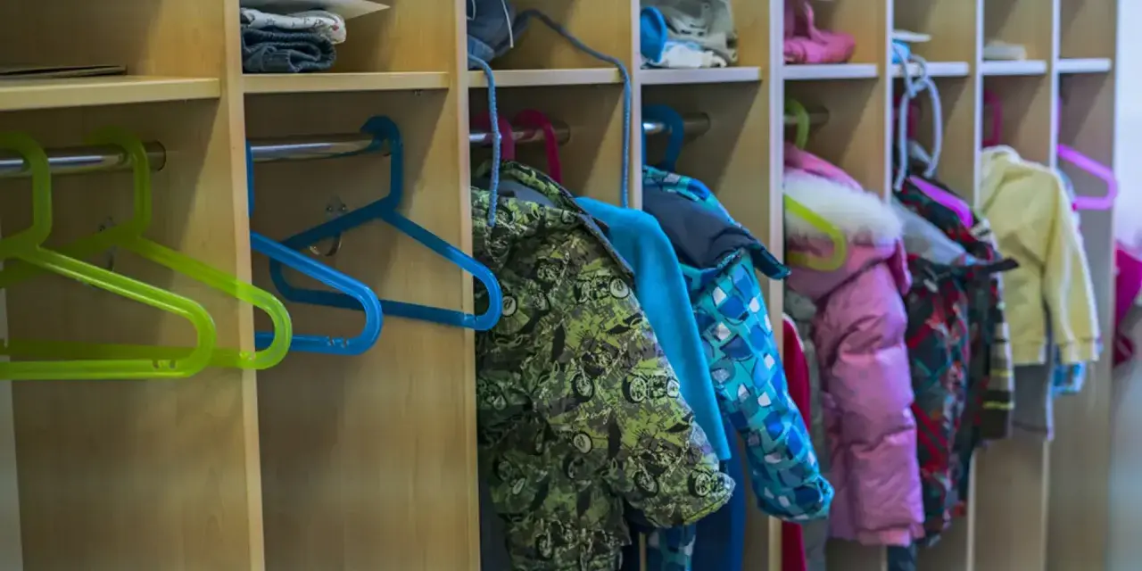 Jak oznaczyć ubrania do przedszkola, aby uniknąć zgubienia rzeczy?