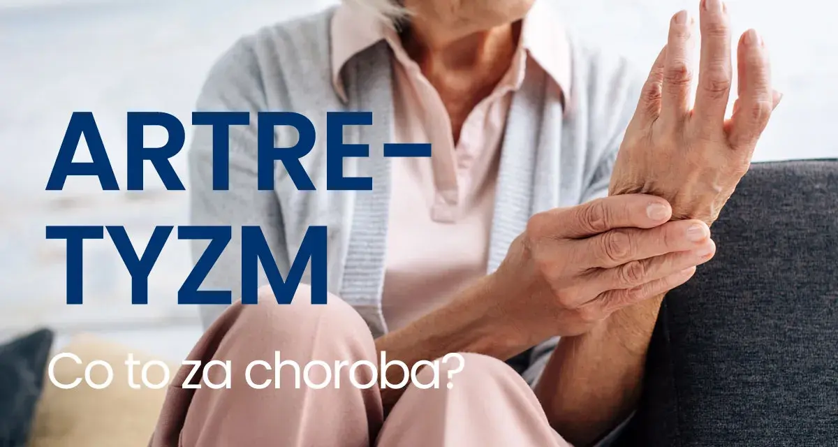 Starsza kobieta trzyma się za nadgarstek, cierpiąc z powodu artretyzmu. Napis "ARTRETYZM. Co to za choroba?" informuje o problemie.