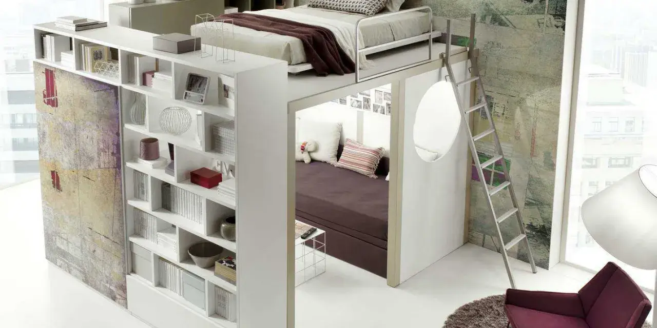 Arredamenti camerette moderni: letto soppalcato con libreria integrata e zona relax sottostante, scala a pioli, poltrona e tappeto.