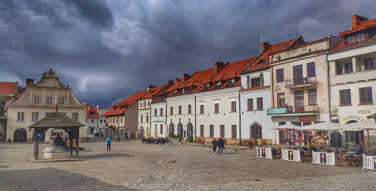 Kazimierz Dolny: Przewodnik po Perle Renesansu i Mieście Artystów