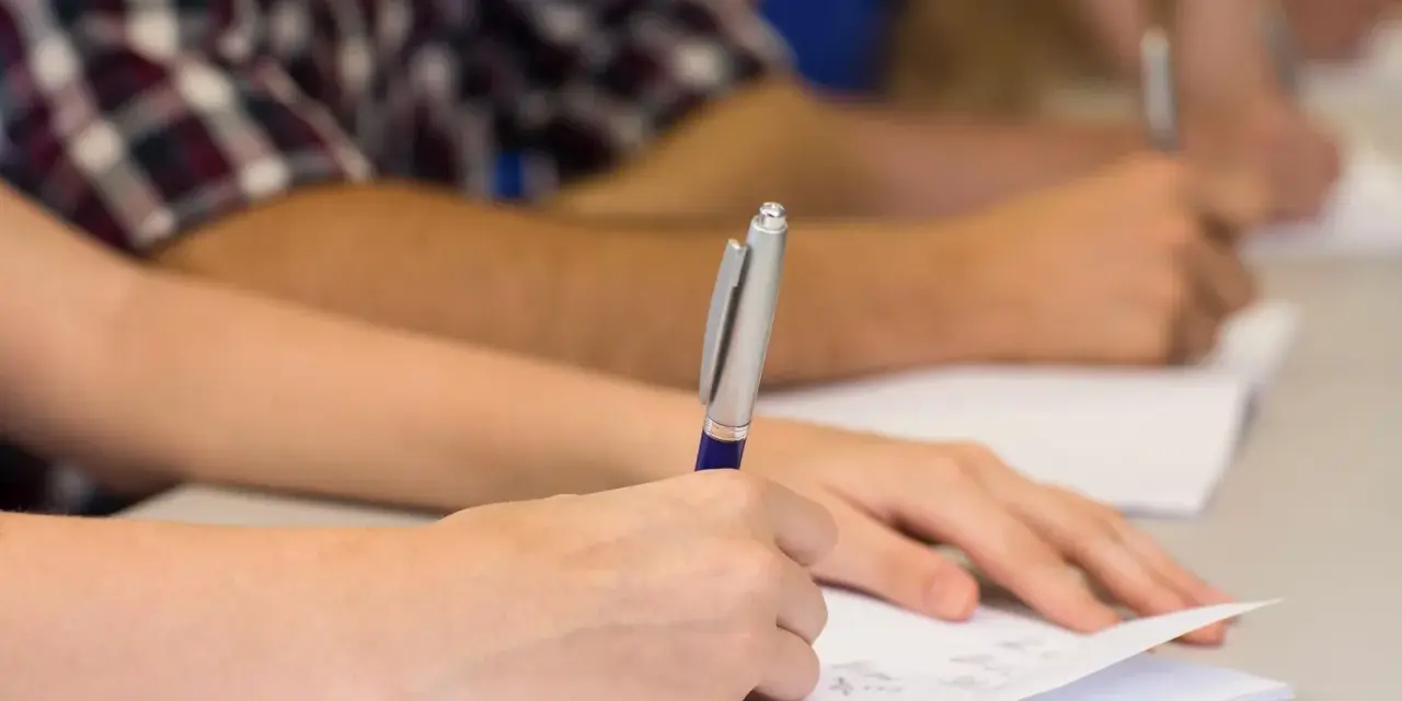 Poprawianie ocen: Nie zawsze masz prawo. Sprawdź statut!
