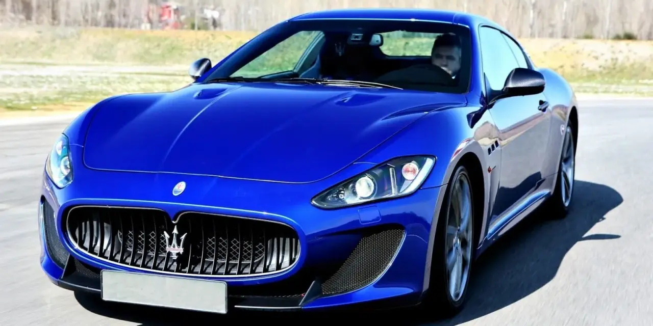 Ile kosztuje Maserati? Poznaj ceny i ukryte koszty luksusowych aut