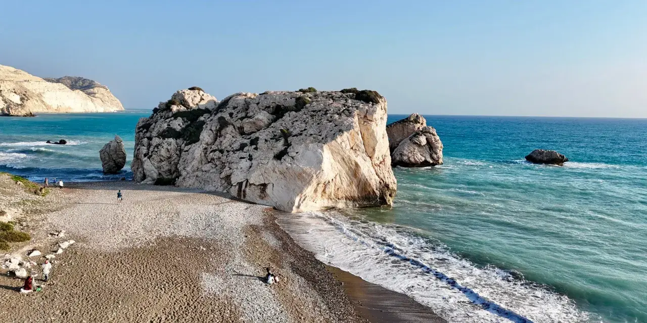 Cypr: Jakie morze? Morze Śródziemne, plaże i wodne atrakcje
