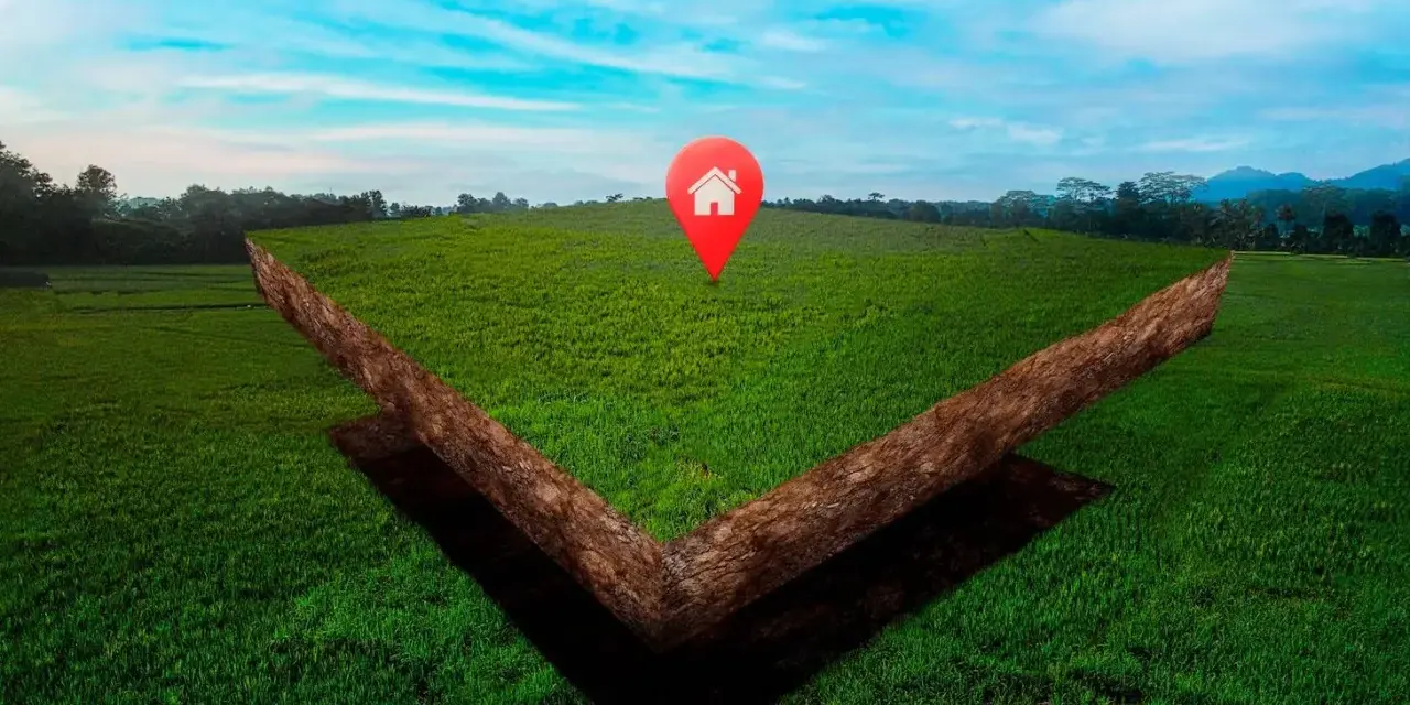 Zastanawiasz się, czy badania geotechniczne są obowiązkowe przed budową? Na zielonej działce z pinezką domu, odsłonięto warstwy gruntu.