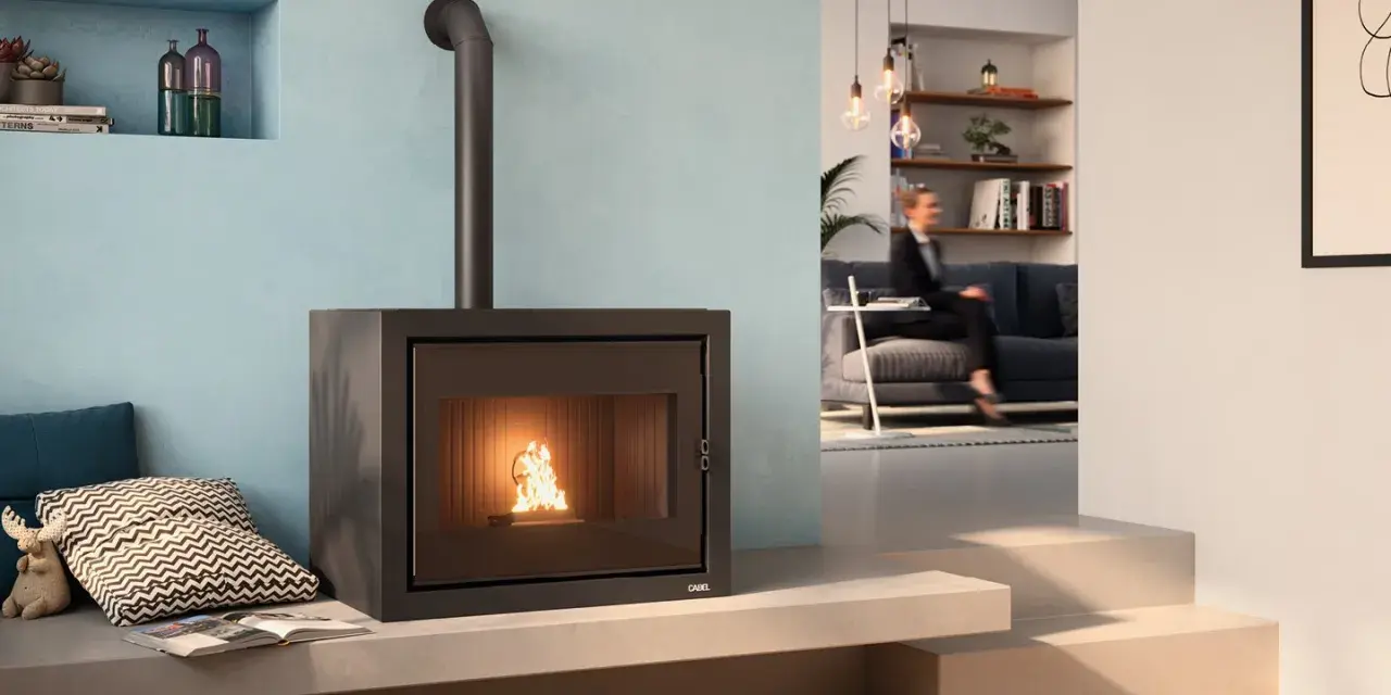 Stufe a pellet salvaspazio misure compatte per ogni ambiente. Fiamma viva in un design moderno.