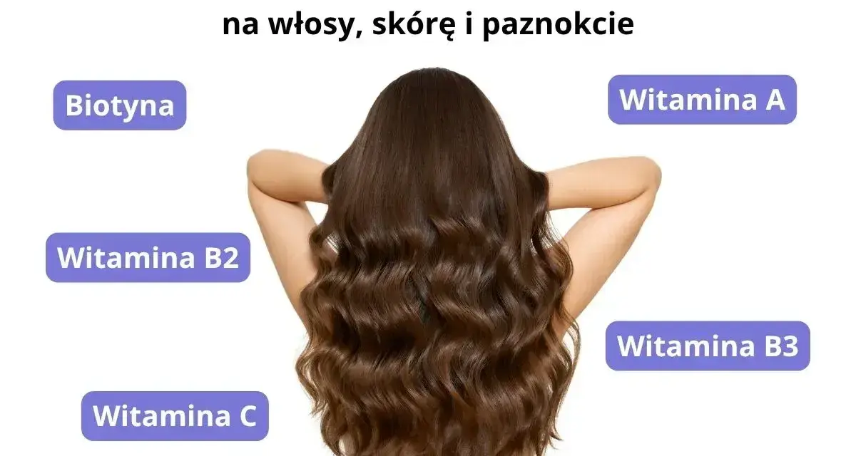 Kobieta z długimi, brązowymi włosami, otoczona etykietami z witaminami. Biotyna jest kluczowa dla zdrowia włosów, skóry i paznokci.