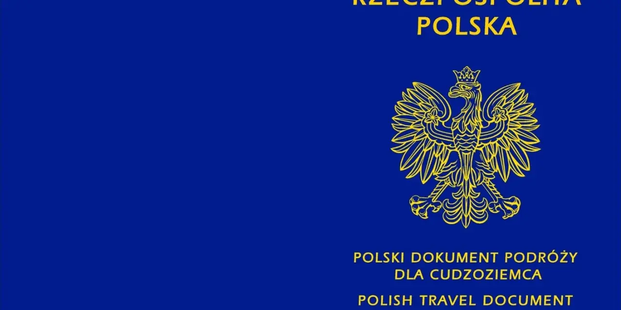 Polski paszport, dokument podróży dla cudzoziemca, z godłem Polski. Jego wysoki polski paszport ranking świadczy o bezpieczeństwie.
