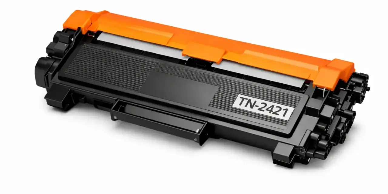 Czarny toner Brother TN-2421 z pomarańczowymi elementami, gotowy do resetu i ponownego użycia.