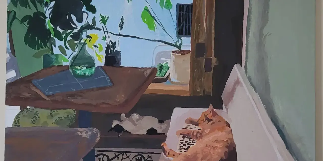 En tunn målning visar en orange katt som sover på en soffa, med växter och ett bord i bakgrunden.
