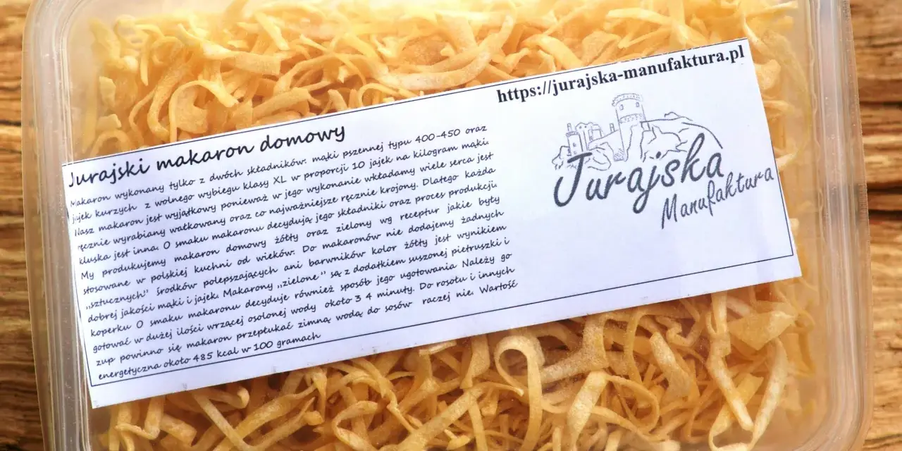 Jurajski makaron domowy, ręcznie robiony, z jajek i mąki, w porównaniu do kupnego ze sklepu, to prawdziwy rarytas.