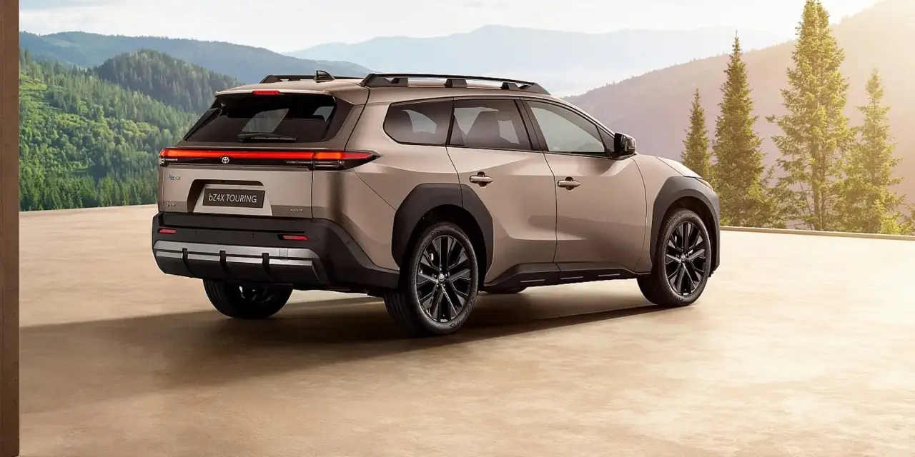 Nowy Toyota bz4x cena zachwyca designem i ekologicznym napędem. Elegancki SUV na tle górskich krajobrazów.