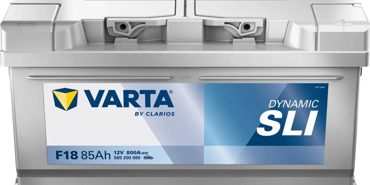 Zwei Varta Autobatterien, Modell F18 85Ah, 12V 800A. Informiere dich, was kostet eine Autobatterie dieses Typs.