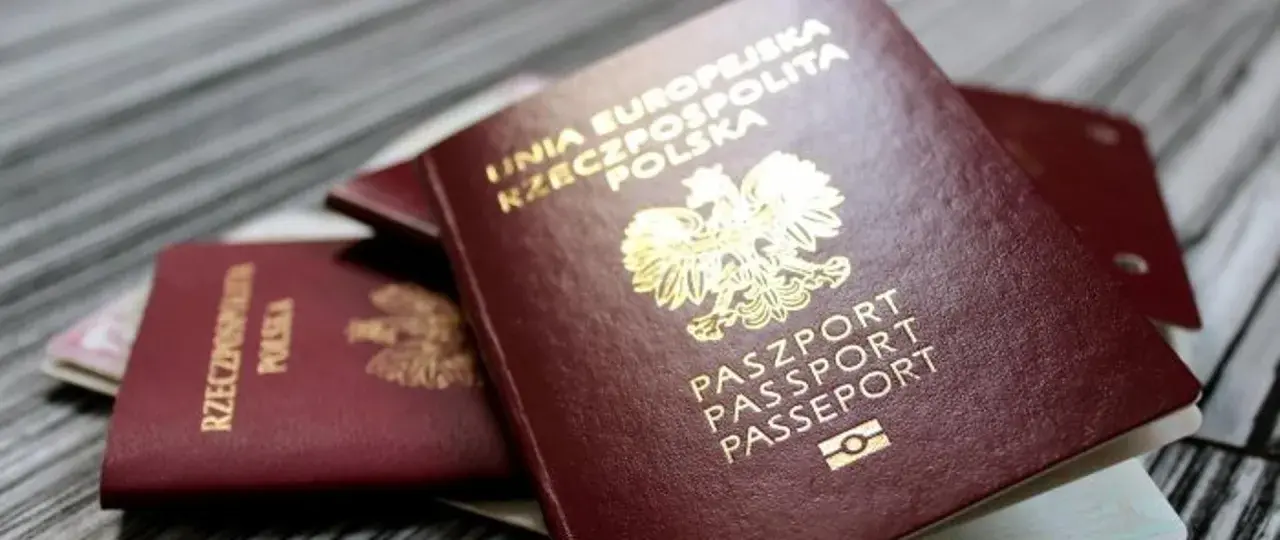 Pasporty RP, gotowe do odbioru w oddziale paszportów podlaskiego urzędu wojewódzkiego.