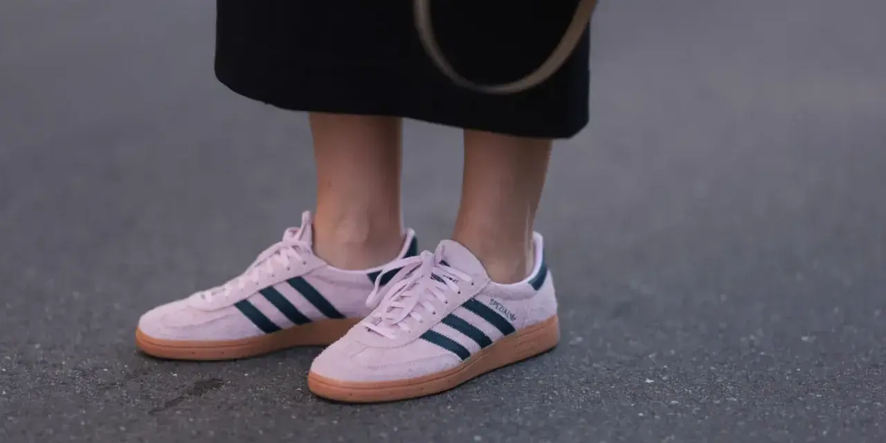 Różowe Adidas Spezial, rozmiar 12 jaki to wygodny wybór na co dzień.