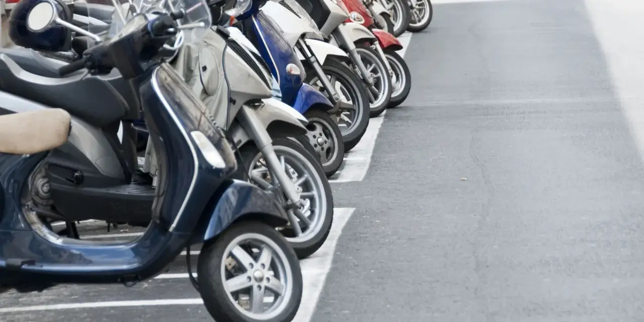 Motorower na dowód: 1995 to klucz! Uniknij kary do 30 000 zł.