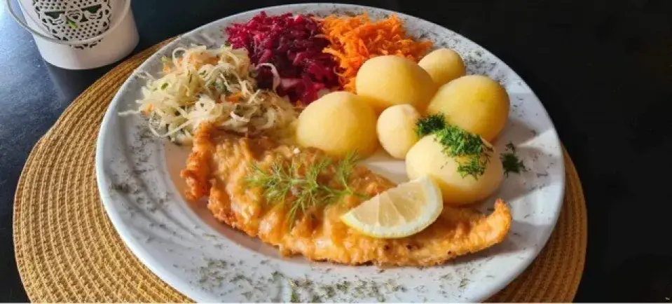 Najlepsze obiady w Darłówku: Ryby, dania domowe i restauracje