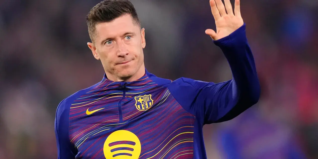 Robert Lewandowski wita kibiców w barwach FC Barcelony. W jakim klubie gra Lewandowski? W tym!