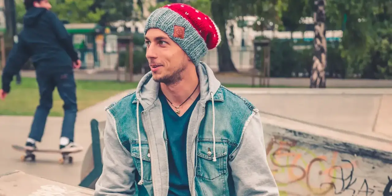Czapki męskie: Trendy, style i jak dobrać idealną do twarzy