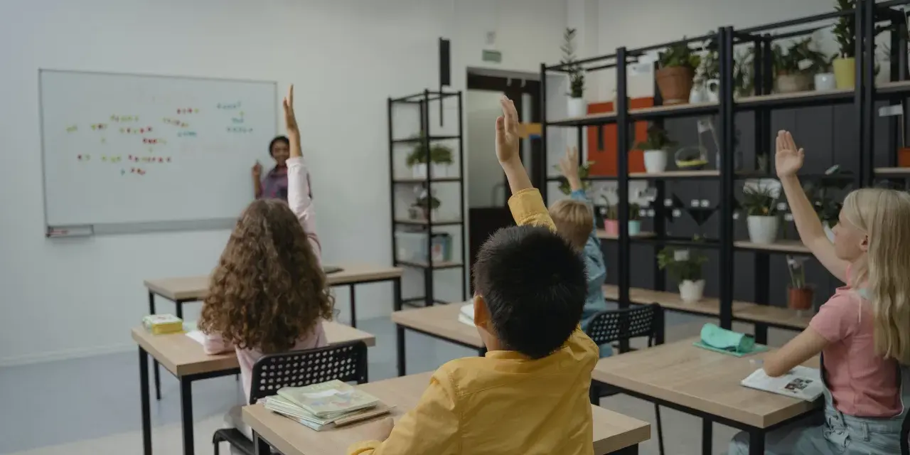 Jak napisać do wychowawcy z szacunkiem i uznaniem dla jego pracy