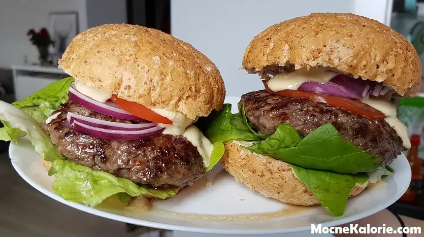 Burger z frytkami: Ile kalorii ma zestaw i jak je kontrolować?
