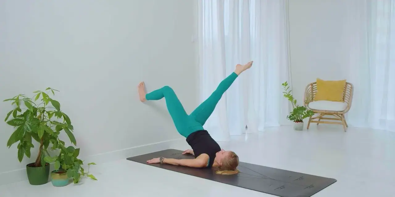 Co daje pilates przy ścianie? Odkryj korzyści dla zdrowia i postawy