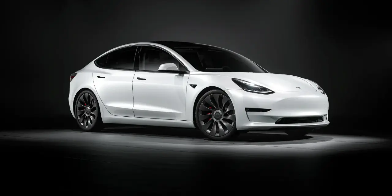 Ile kosztuje najtańsza tesla? Poznaj cenę i specyfikacje modelu 3