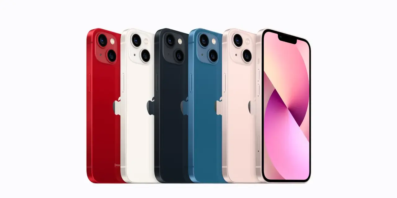 Pięć kolorowych iPhone'ów 13 od Apple, w tym czerwony, biały, granatowy, niebieski i różowy. Idealne etui Apple dla każdego modelu.