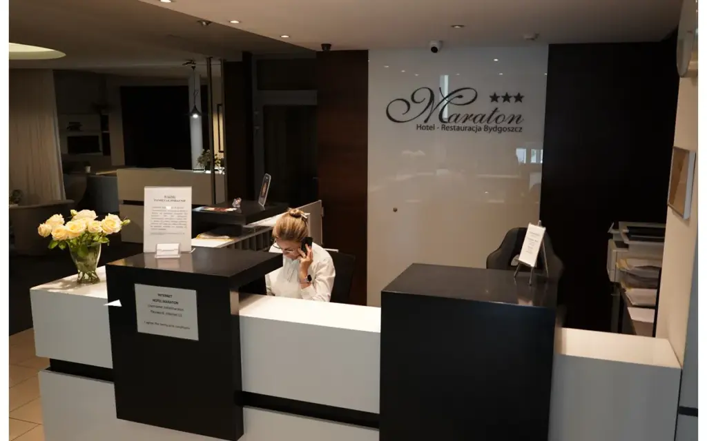 Jak zostawić pokój w hotelu bez stresu i z szacunkiem dla personelu