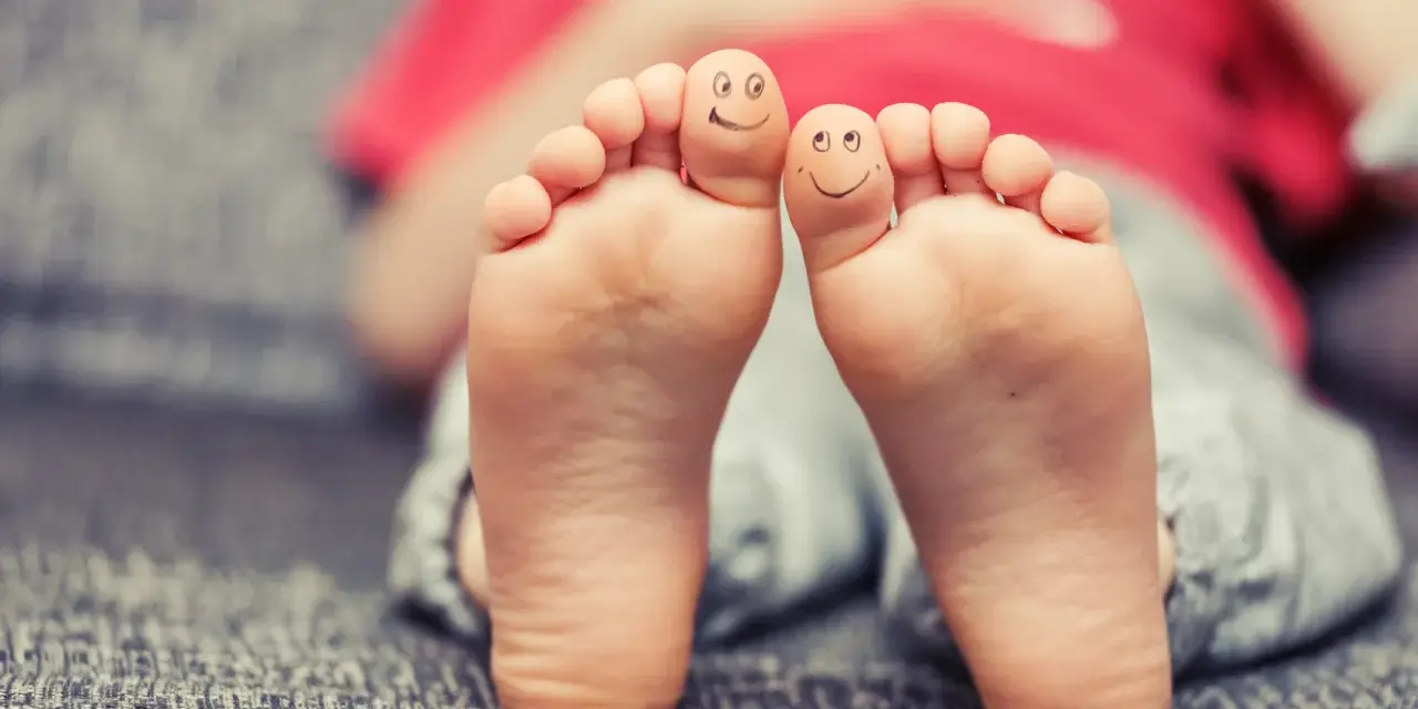 Smutny list matki do córki: moje stópki z uśmiechniętymi buźkami tęsknią za Tobą.