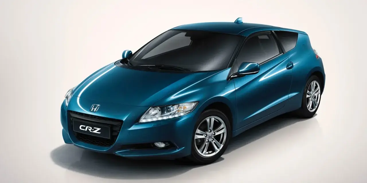 Niebieskie coupe Honda CR-Z z napędem hybrydowym na białym tle.
