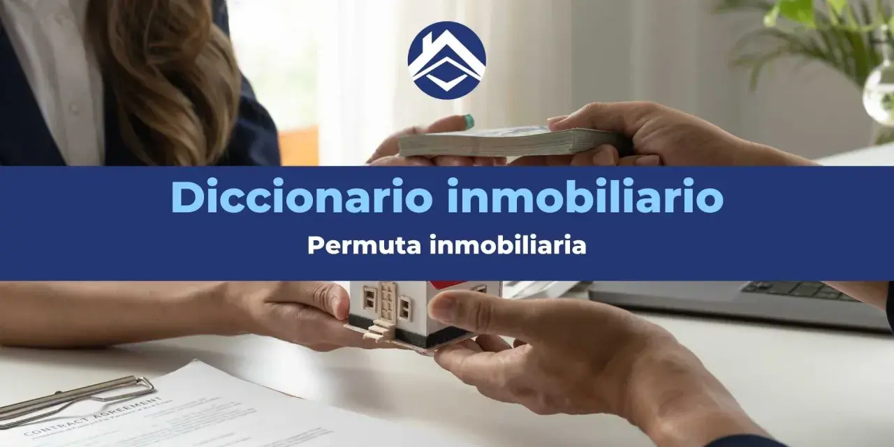 Manos intercambian dinero y una maqueta de casa, ilustrando los riesgos de la permuta inmobiliaria.