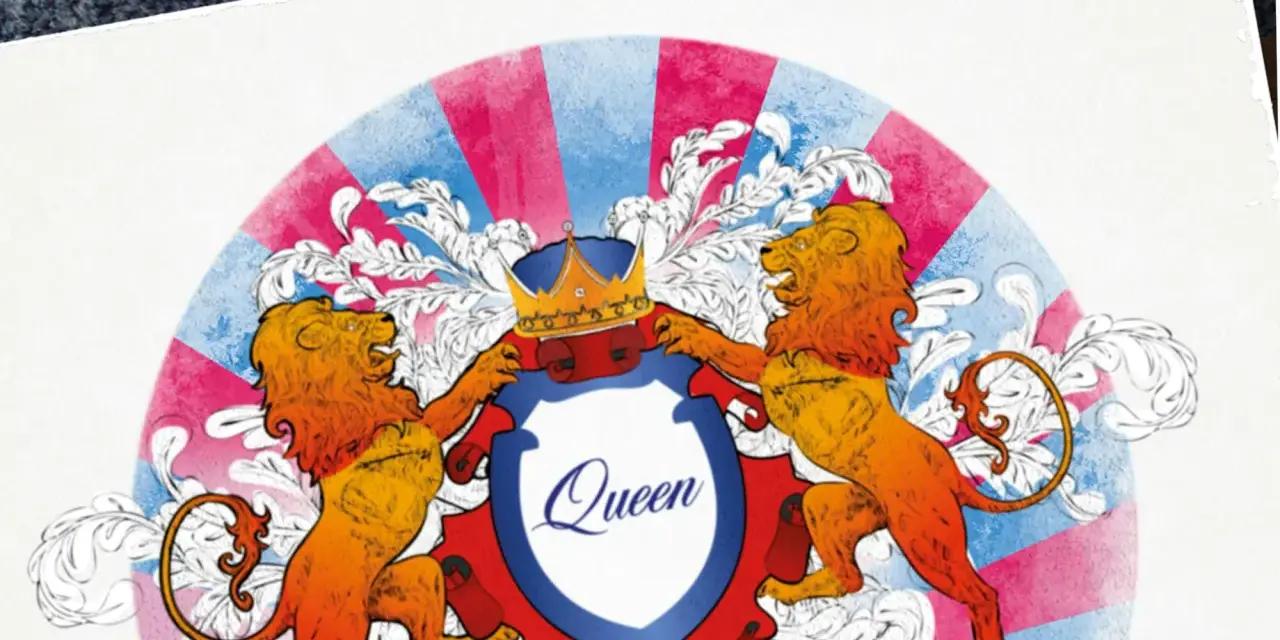 Dwa lwy podtrzymują koronę i herb z napisem "Queen". To symbol mojego życia, miłości mojego życia.