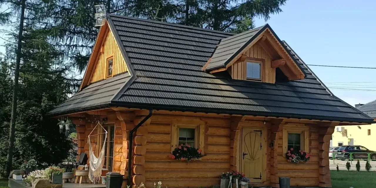 Czy warto budować dom z bali? Koszty, zalety i wady inwestycji