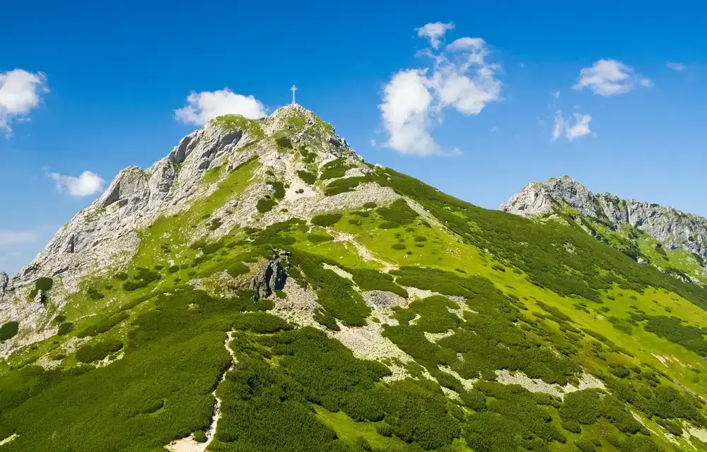 Kasprowy Wierch czy Giewont – który szczyt wybrać na wędrówkę?