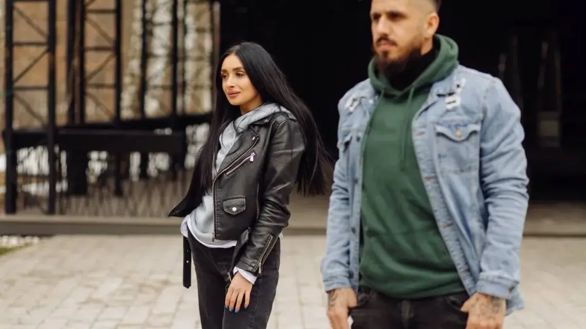Jaką kurtkę do bluzy z kapturem wybrać, aby nie popełnić błędu?