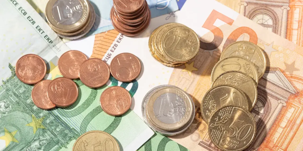 Czarnogóra: Jak płacić euro? Gotówka, karta, bankomaty poradnik