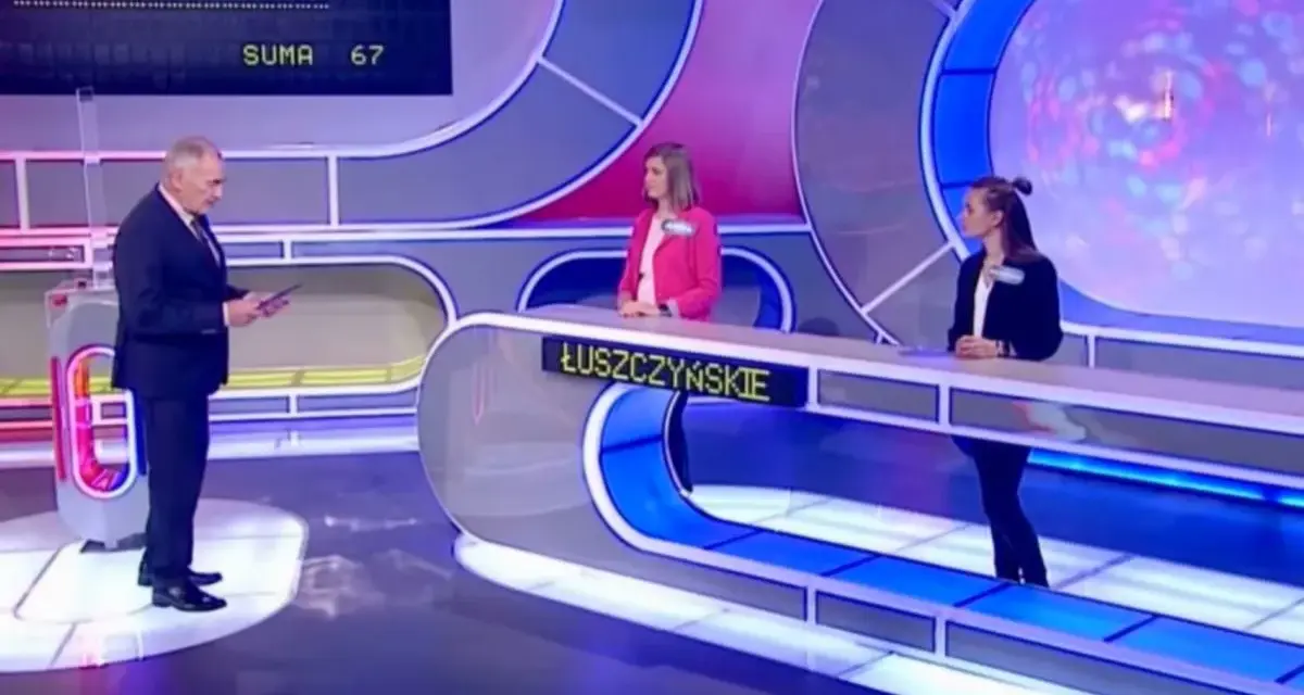 Prowadzący Familiady pyta o to, skąd się biorą dzieci. Na ekranie widać nazwy krajów i punkty.