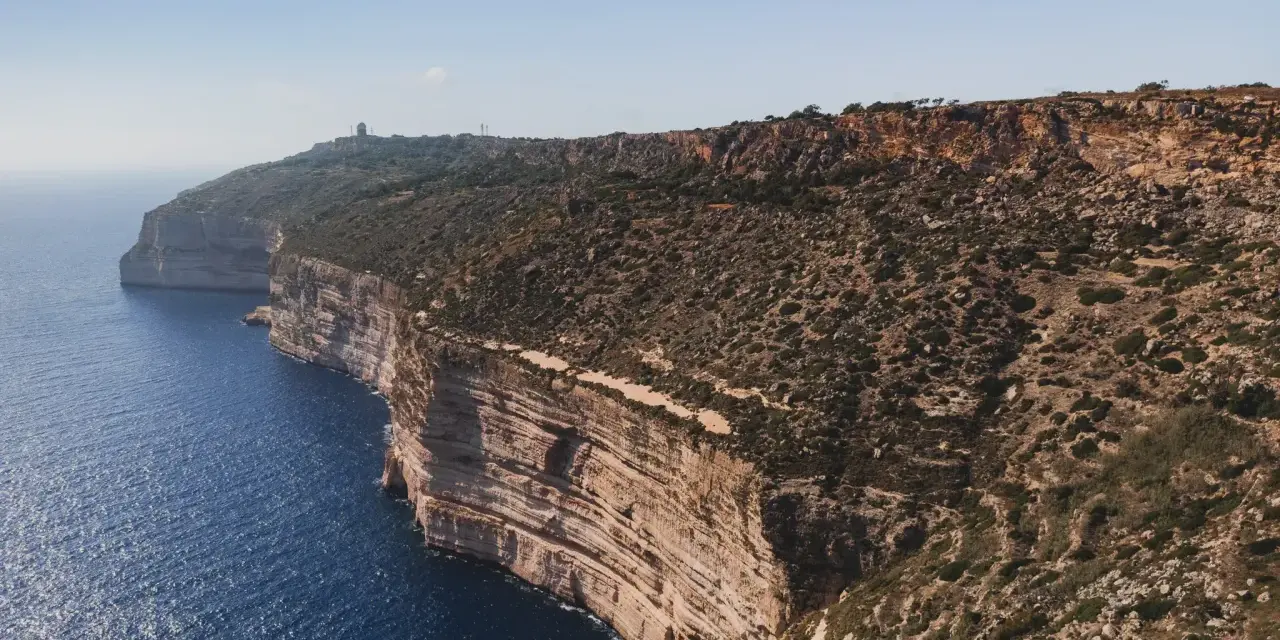 Malta: klify i morze. Czy na Malcie jest drogo? Widok zapiera dech, a ceny mogą zaskoczyć.