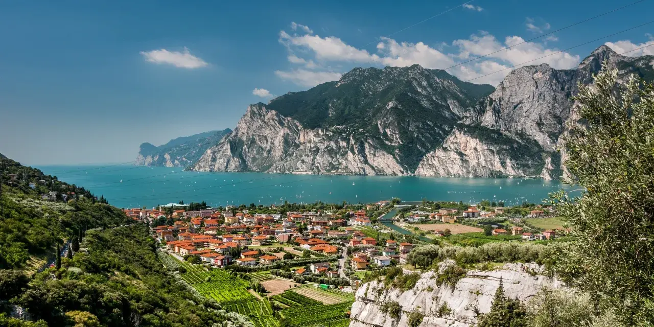 Hotel Lago di Garda: Trova l'Ideale per Te (Guida 2025)