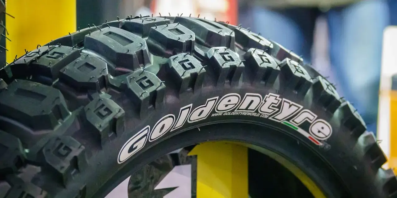 Gomme tassellate moto Golden Tyre, pronte per affrontare ogni tipo di strada e terreno.