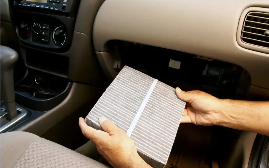 Gdzie jest filtr kabinowy w Jeep Commander? Oto, co musisz wiedzieć