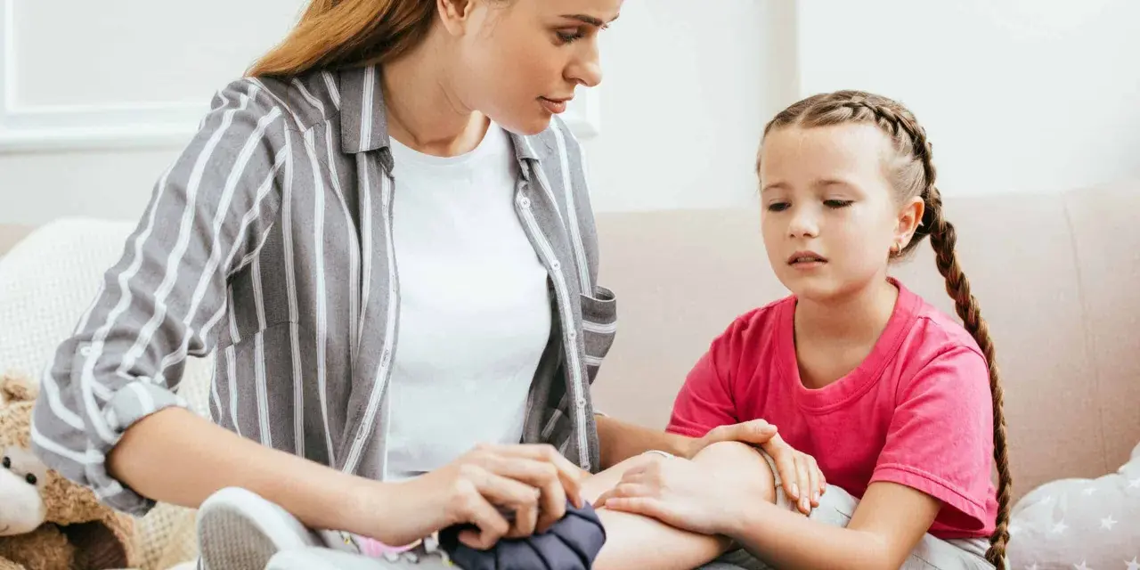 Bóle wzrostowe u dzieci: Jak ulżyć i kiedy do lekarza?