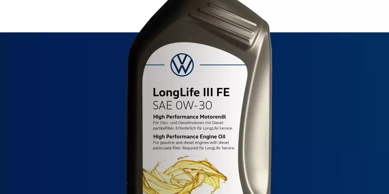 Oryginalny olej VW LongLife III FE 0W-30, produkowany przez Volkswagen, zapewnia wysoką wydajność silników benzynowych i diesla.