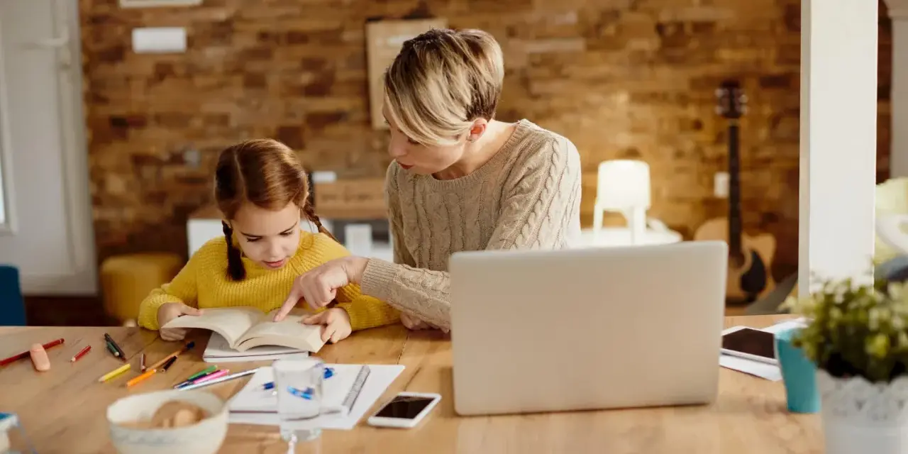 Edukacja domowa w liceum: Jak ją zorganizować krok po kroku?