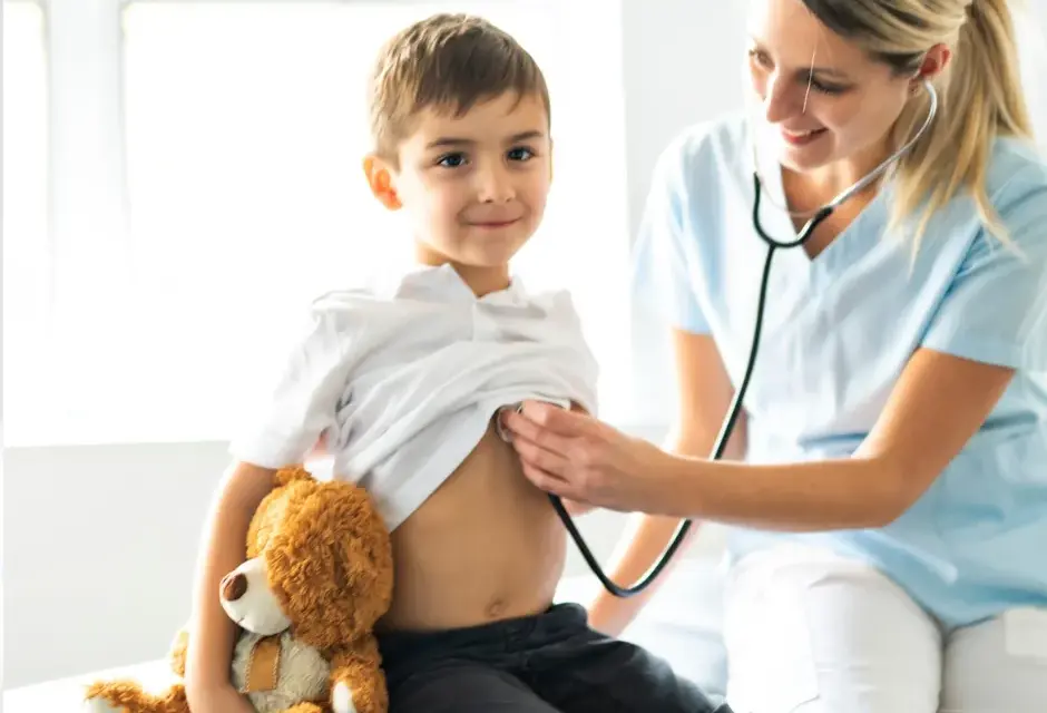 NNW szkolne a szpital: Czy polisa pokryje pobyt dziecka?