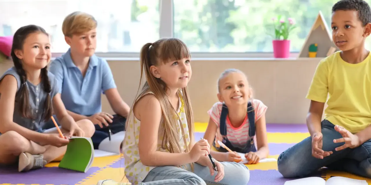 Kto może pracować w świetlicy szkolnej? Wymagania i ścieżki kariery