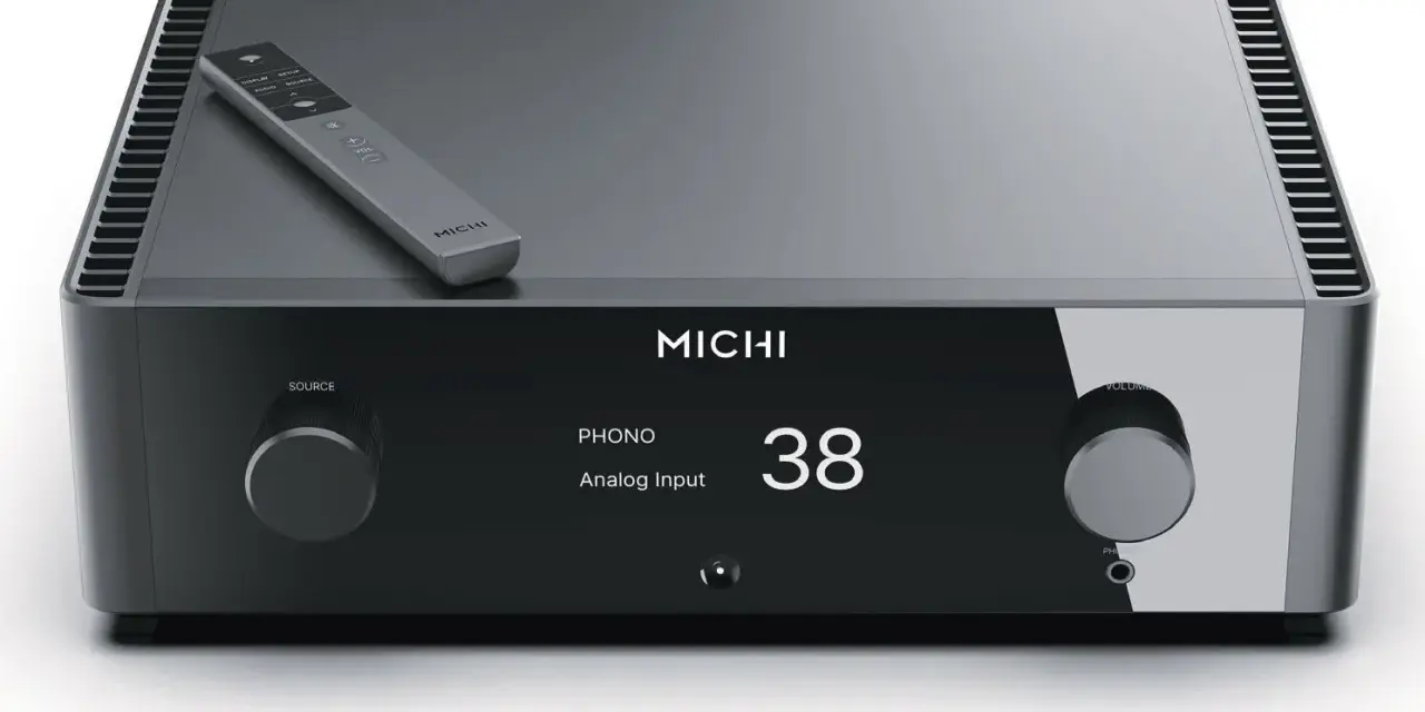 Elegancki wzmacniacz Rotel Michi X3 z pilotem. Wyświetlacz pokazuje "PHONO Analog Input 38".