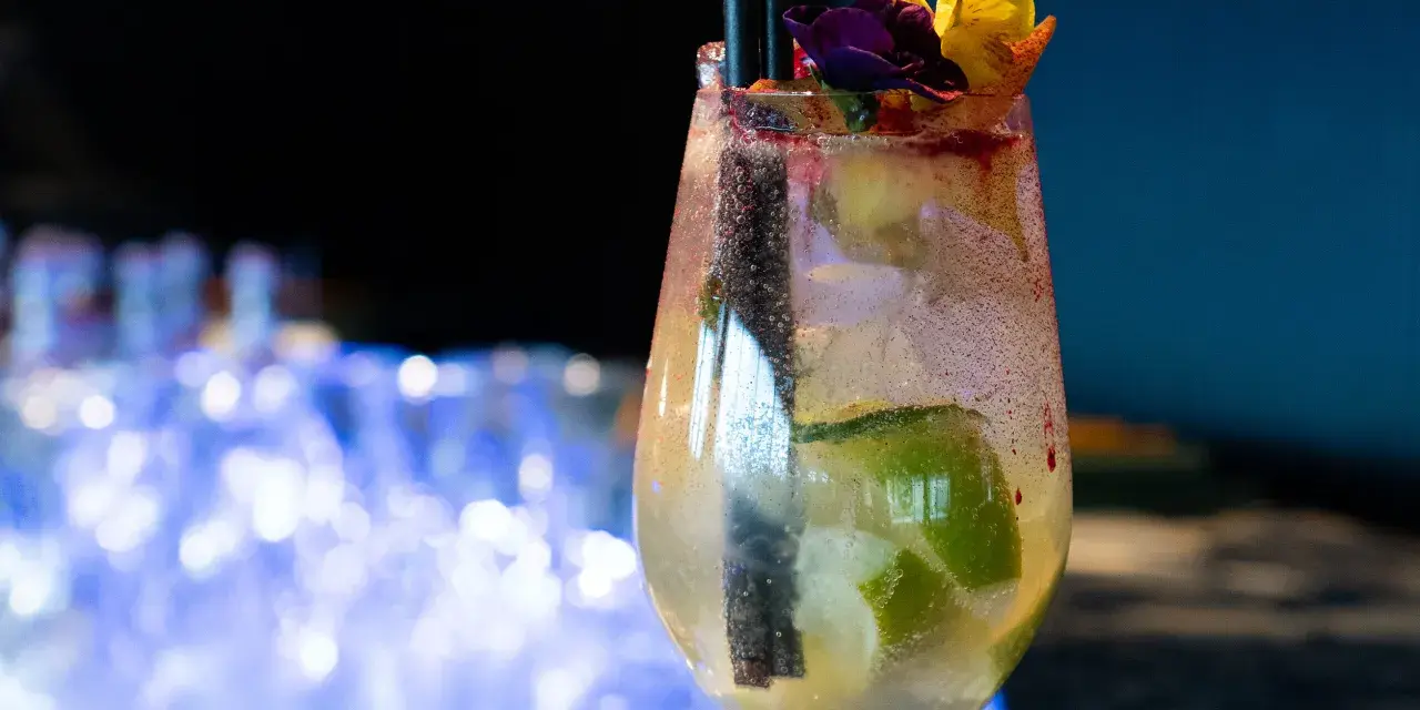 Hugo napój: orzeźwiający przepis na idealny letni drink